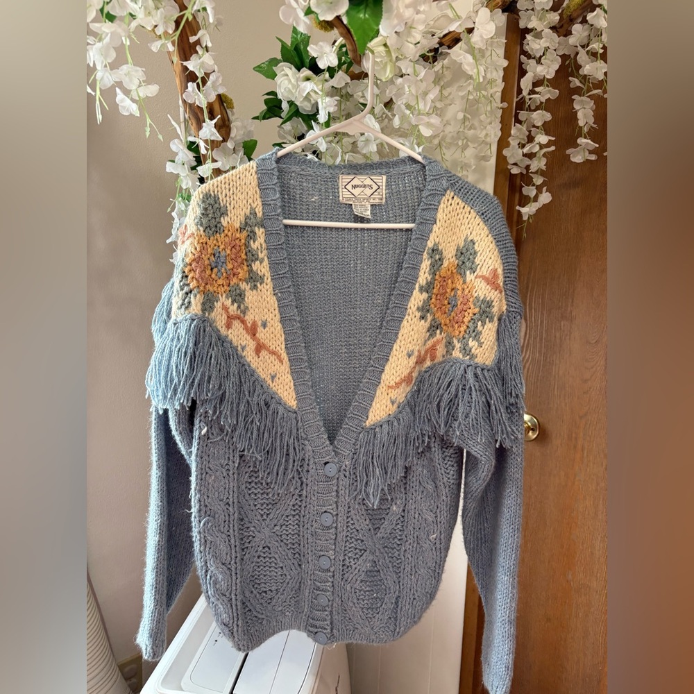 Chic Blue Vintage Nuggets Cardigan with Floral Details